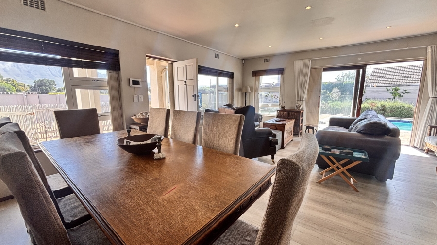 4 Bedroom Property for Sale in Kirstenhof Western Cape